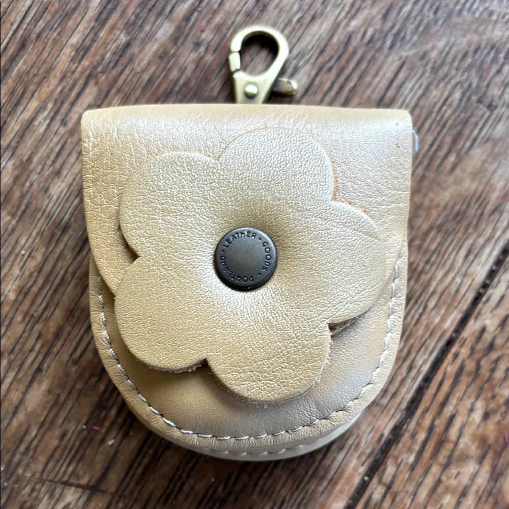 Portland Leather Champagne Petunia Pouch New